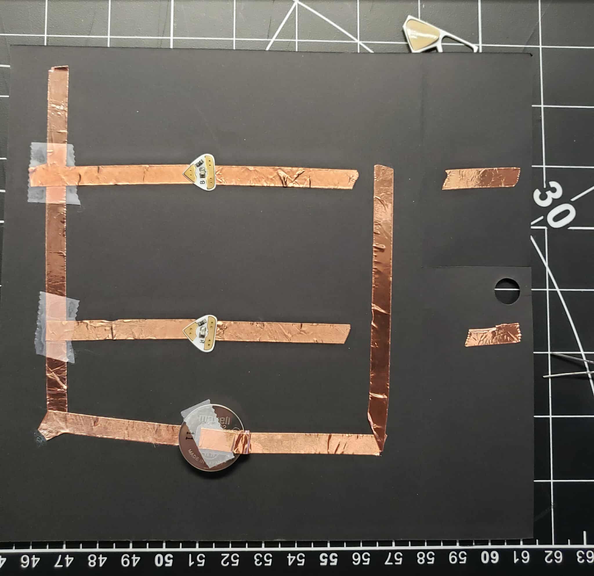 this circuit requires 1 battery to operate