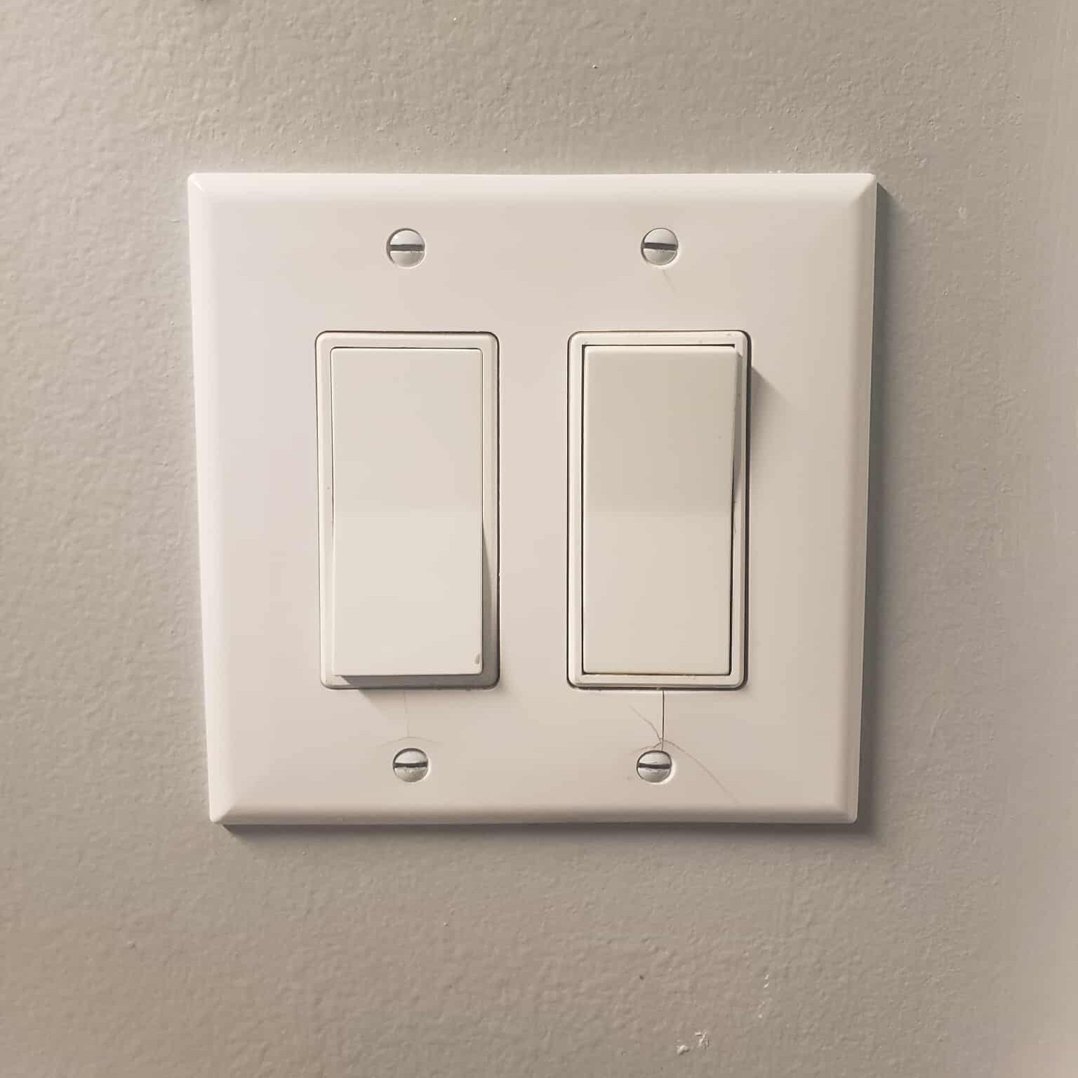 This is the sound made from turning the switch off and on. <br><audio controls src='/audio/Switch.mp3'></audio>